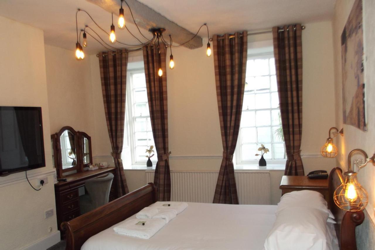 The Liverpool Arms Hotel Beaumaris Exterior photo
